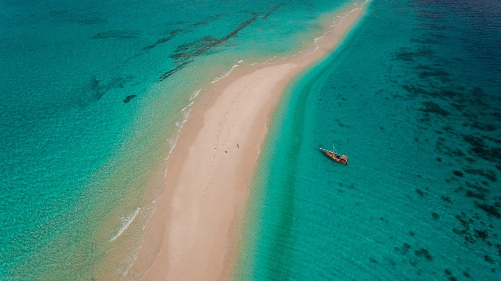 Sandbank exposed at low tide, similar to the walkable sandbanks near Watamu